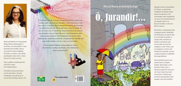 4ª capa e capa do livro Ô, Jurandir! A capa tem fundo cinza desenhado com um interior com estalagmites. À frente à esquerda, um menino de ascendência afro, usa short vermelho, blusa amarela e boné azul. Ele segura um guarda-chuva colorido de vermelho amarelo e azul.do guarda-chuva sai um arco-íris que atravessa toda a capa. A parte inferior da capa tem um riozinho e vegetação, ao fundo, há um chão lilás com sofá roxo e uma recepção de prédio com elevador. O título do livro está na parte superior em branco: “Ô, Jurandir! E sobre ele, também em branco, o nome da autora, Maria do Rosário de Assumpção Braga. Na 4ª capa, há uma ilustração na superior esquerda de caixa de lápis cera aberta com os lápis coloridos, o amarelo à frente. O fundo é pintado em lápis cera e na inferior direita, ilustração em lápis cera do menino Jurandir visto de cima, sentado no chão, ao pé da página a logo da editora Realizamos Artes e o código de barras.